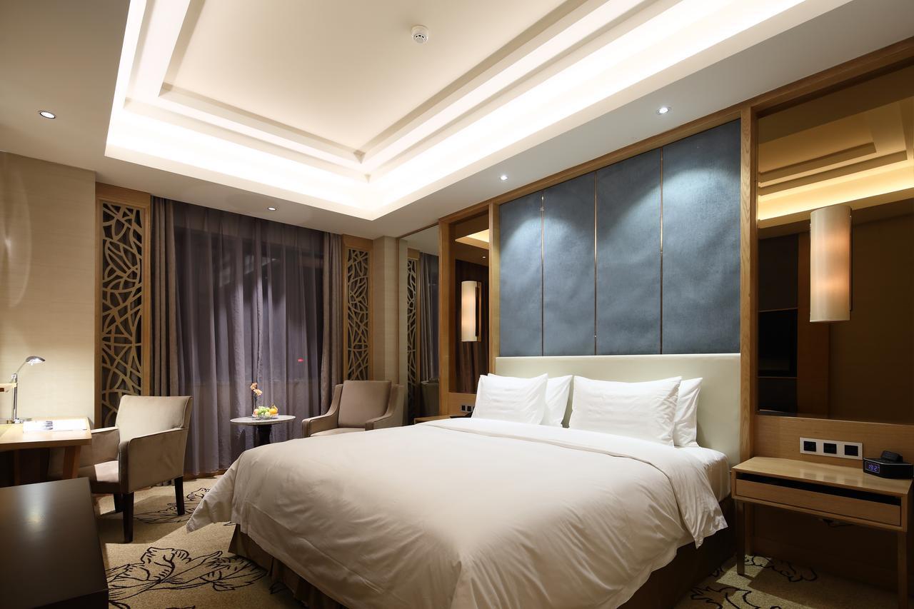 Jinan Luxury Blue Horizon Hotel Bagian luar foto