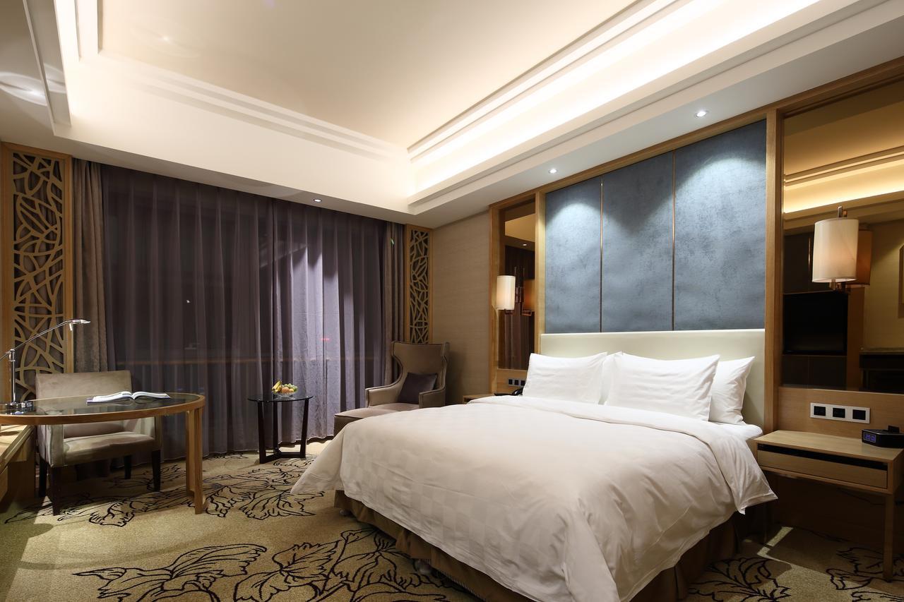 Jinan Luxury Blue Horizon Hotel Bagian luar foto