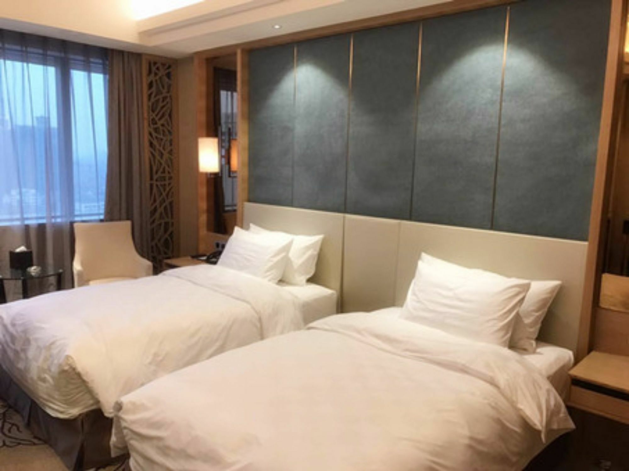 Jinan Luxury Blue Horizon Hotel Bagian luar foto